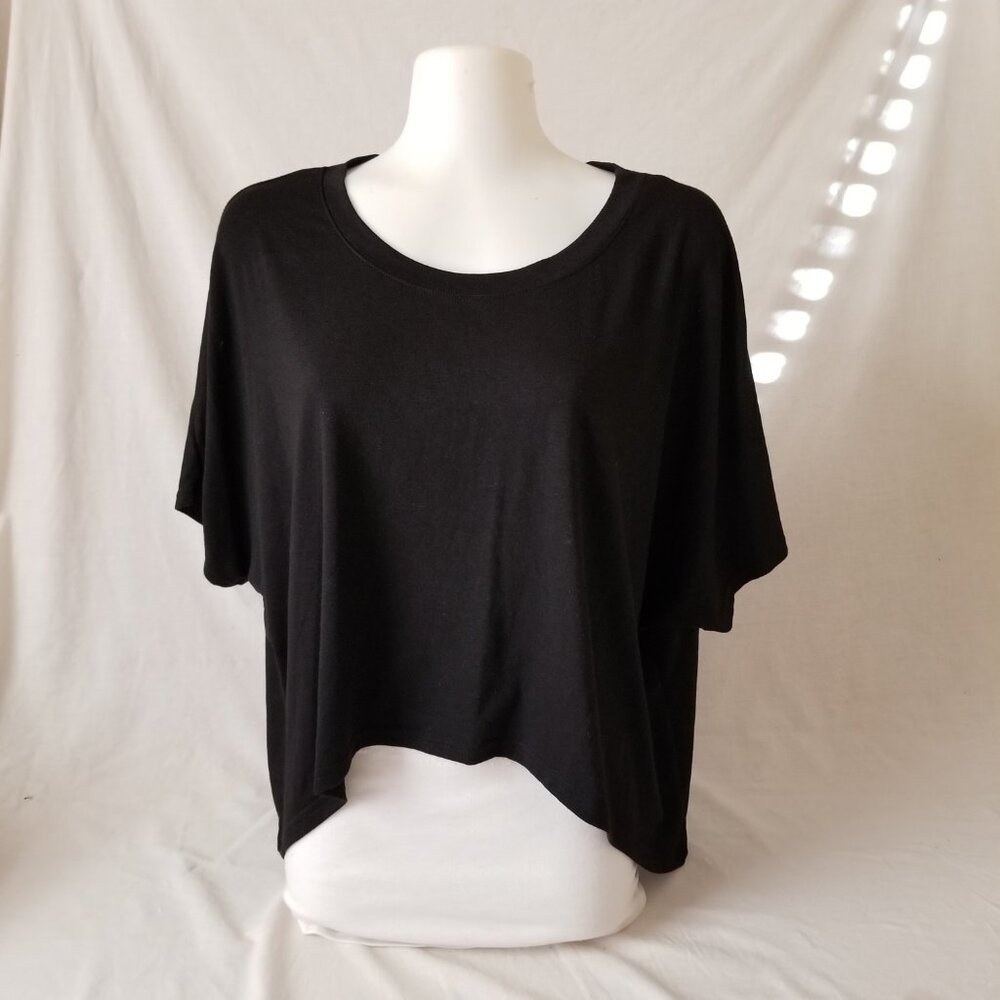 NWT! Cute Oversized Black Flowy Casual Short Sleeve Crop Top with Crew Neckline